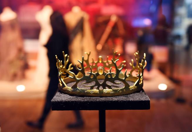 Game of Thrones The Exhibition, la corona del Trono di Spade La corona di Joffrey Baratheon alla Game of Thrones The Exhibition di Parigi