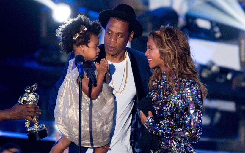 Beyoncé, Jay-Z e Blue Ivy Beyoncé e Jay-Z con la figlia Blue Ivy