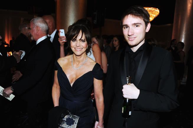 Sally Fields con il figlio Sam Greisman ai 70mi Golden Globes ally Fields ed il figlio Sam Greisman