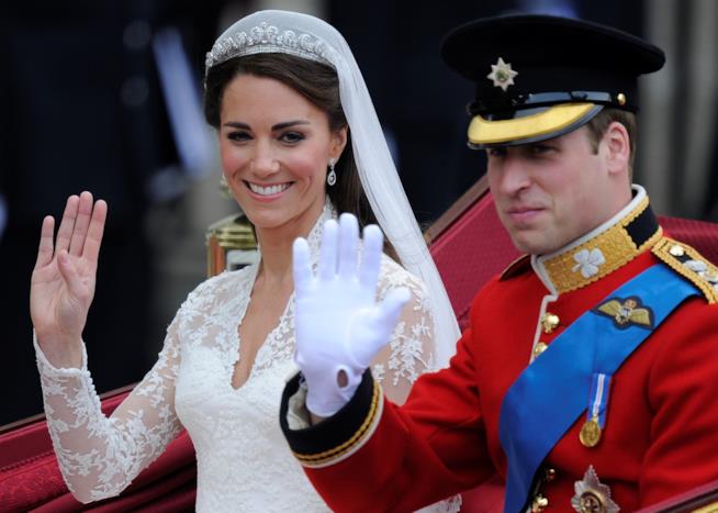 Kate Middleton, il suo abito da sposa si trova in versione low cost da H&M Il vestito da sposa di Kate Middleton