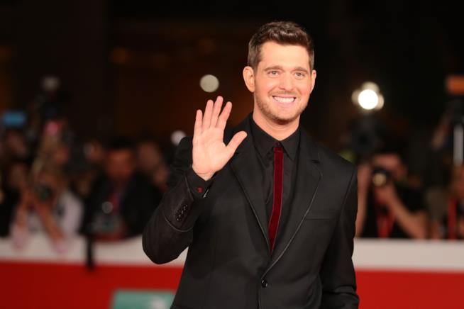 Michael Bublé appare per la prima volta in pubblico dalla guarigione del figlio Noah Primo piano di Michael Bublé