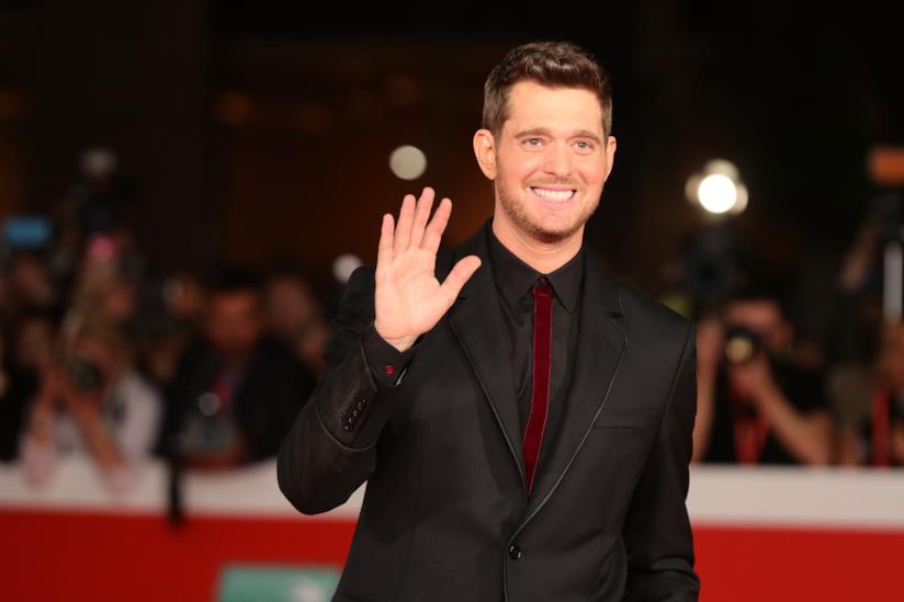 Michael Bublé appare per la prima volta in pubblico dalla guarigione del figlio Noah Primo piano di Michael Bublé