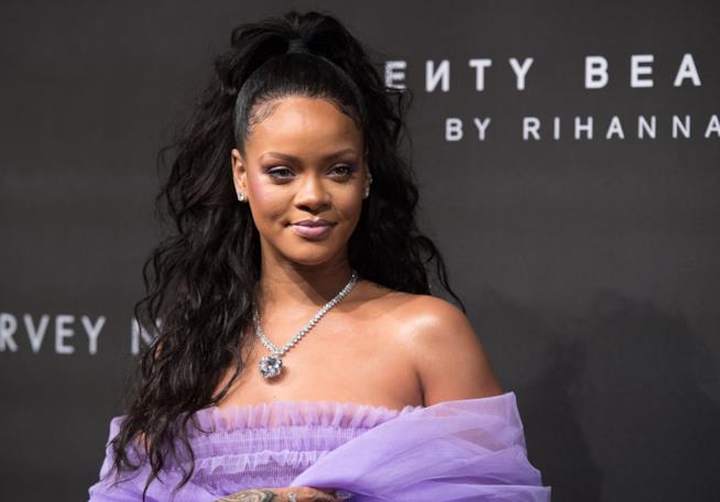 Rihanna contro Snapchat per una pubblicità che incita alla violenza di genere La cantante Rihanna