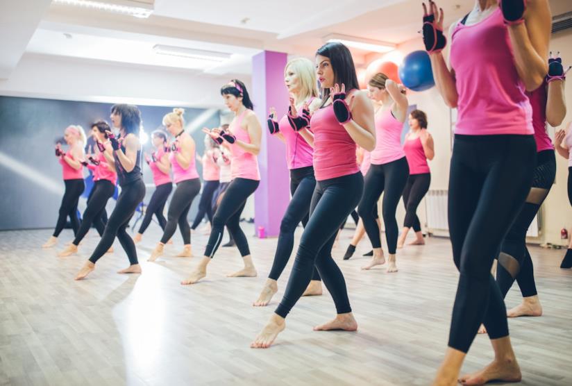 Una classe di piloxing Pratica del piloxing in palestra