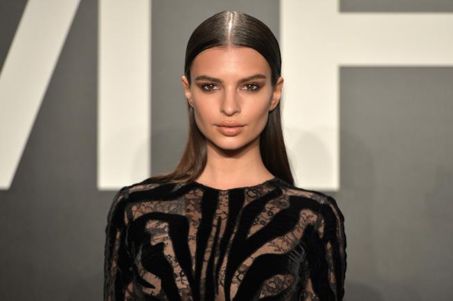 Emily Ratajkowski difende una collega Emily Ratajkowski in primo piano