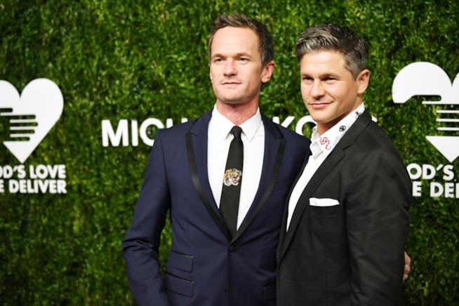 Neil Patrick Harris e David Burtka si vestono da fantasmi con i loro figli per Halloween Neil Patrick Harris e David Burtka