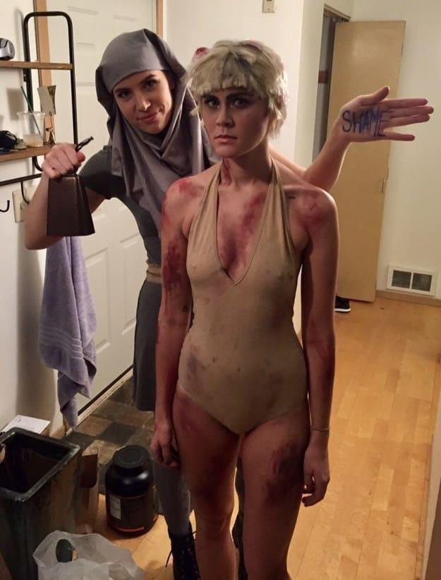 Il Trono di Spade ispira i costumi di Halloween La scena della Camminata della Vergogna di Cersei