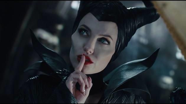 Lo sceneggiatore di Spectre è al lavoro su Maleficent 2 Angelina Jolie in Maleficent
