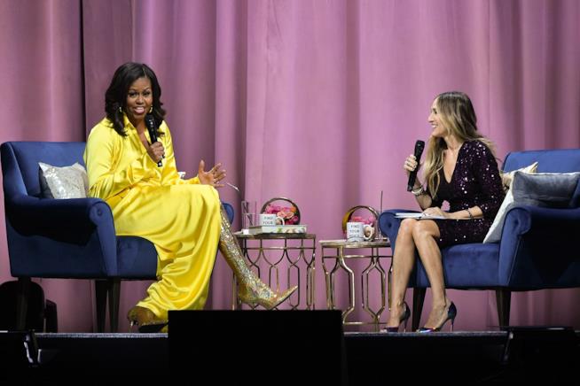 Michelle Obama oscura Sarah Jessica Parker con incredibili stivaloni glitter Michelle Obama e Sarah Jessica Parker