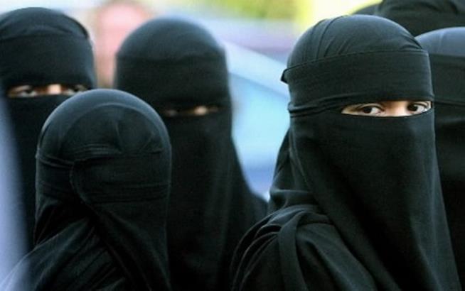 Fatma Ashraf Shawky Fahmy: una delle tante donne che sostengono l'Isis Fatma Ashraf Shawky Fahmy è stata espulsa dall'Italia perché sosteneva l'Isis
