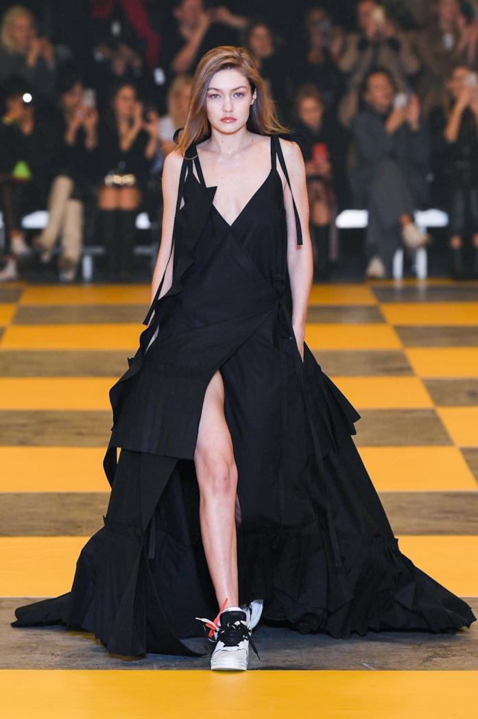 Off-white Un look della sfilata Off-white