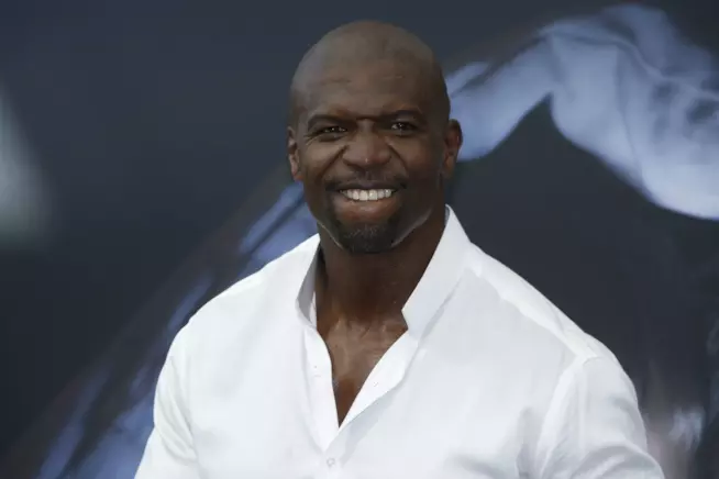 Teddy Crews ha denunciato la sua molestia ed è stato escluso da I Mercenari 4 Teddy Crews di Brooklyn Nine-Nine