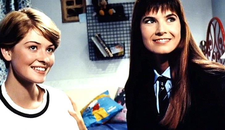 College è una serie TV andata in onda solo nel 1990, ma che ha lasciato un segno Arianna e Vally, due delle protagoniste di College, serie TV di culto degli anni 90