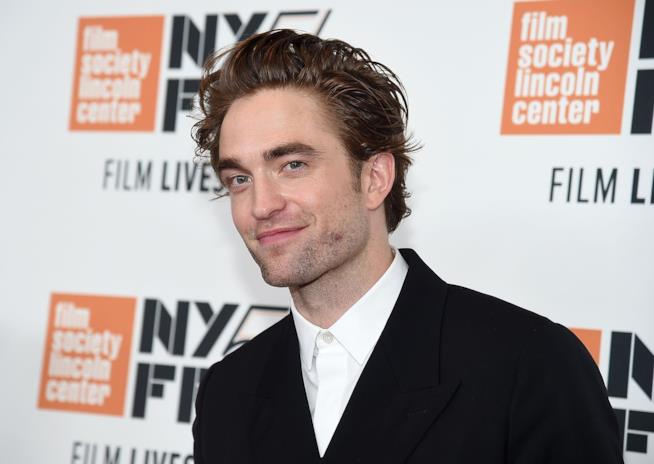 Robert Pattinson sfila sul red carpet di High Life con i bermuda Robert Pattinson