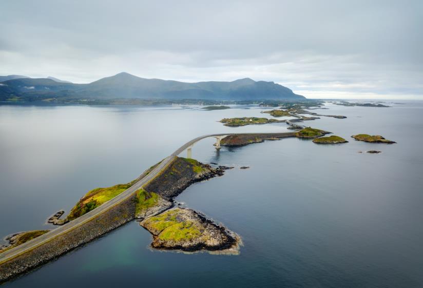 Atlanterhavsveien, la caratteristica Strada sull'Atlantico della Norvegia L'Atlanterhavsveien, la strada norvegese che percorre 8 km sull'oceano