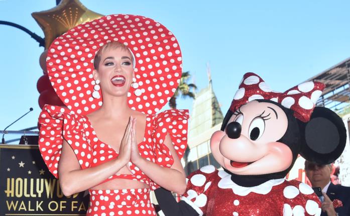 Katy Perry e Minnie Mouse Katy Perry e Minnie Mouse sulla Walk of Fame