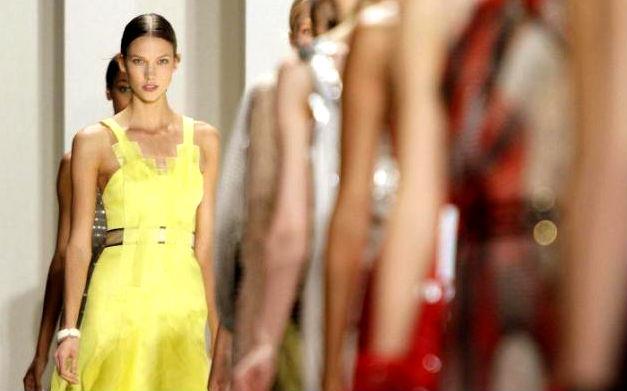 Il calendario completo delle sfilate di Milano Fashion Week Una sfilata alla Milano Fashion Week