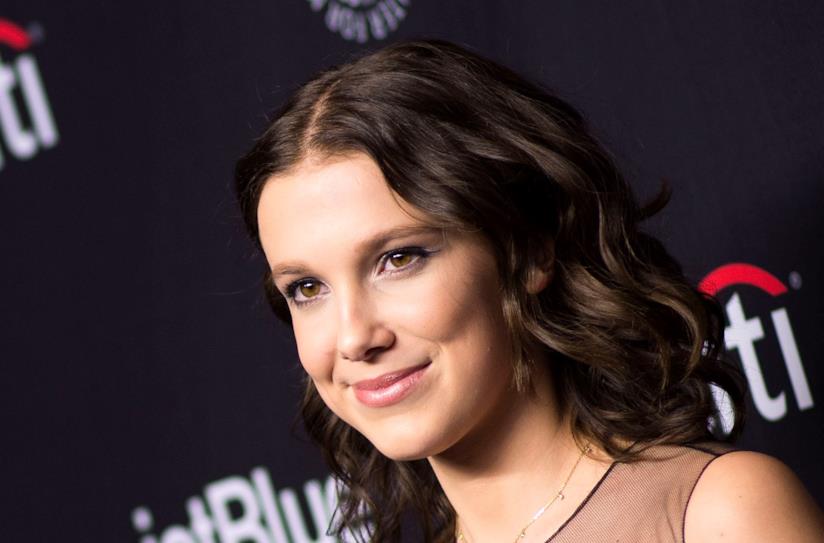 Millie Bobby Brown cambia look e sceglie i capelli lunghi Millie Bobby Brown