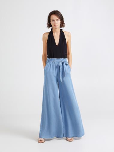 Pantaloni larghi