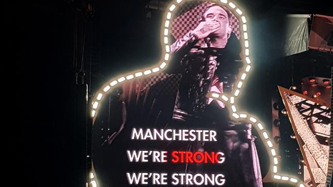 In Cerca di Equilibrio: la cronaca del concerto di Robbie Williams a Manchester Concerto di Robbie Williams