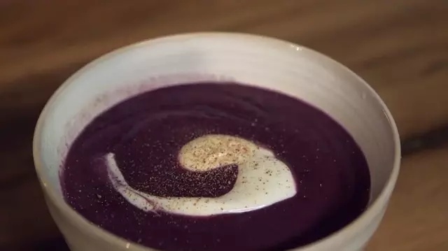 Vellutata di carote viola Un saporito piatto di vellutata preparata con carote viola
