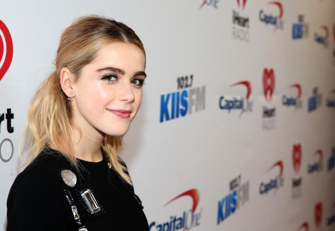 Kiernan Shipka sarà Sabrina Kiernan Shipka in primo piano che sorride di profilo
