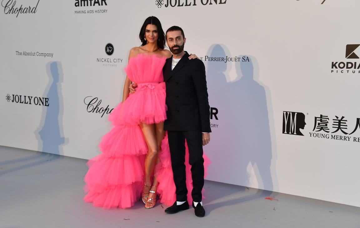 Kendall Jenner e Giambattista Valli all'amfAR Gala