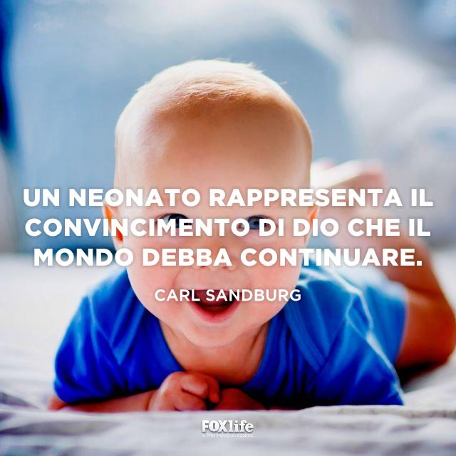 Frase Sandburg Neonato ride allegro