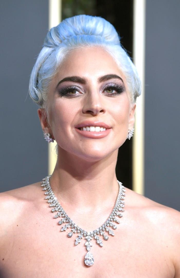 Lady Gaga Lady Gaga in primo piano con i capelli blu