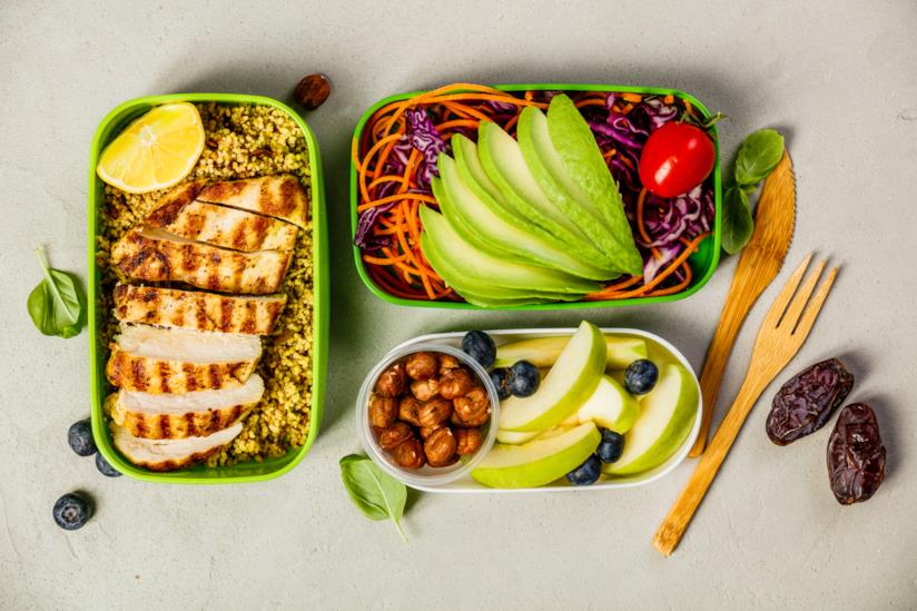 Meal prep Contenitori con cibo