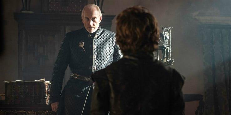 Tywin Lannister con suo figlio Tyrion Tywin e Tyrion Lannister in una scena di Game of Thrones