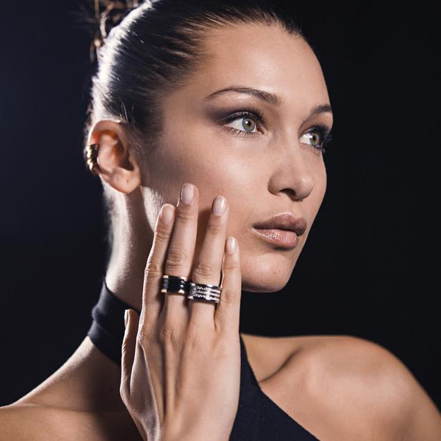 Bella Hadid nella nuova campagna di Bulgari La modella Bella Hadid è l'ambasciatrice della campagna Larger than Life