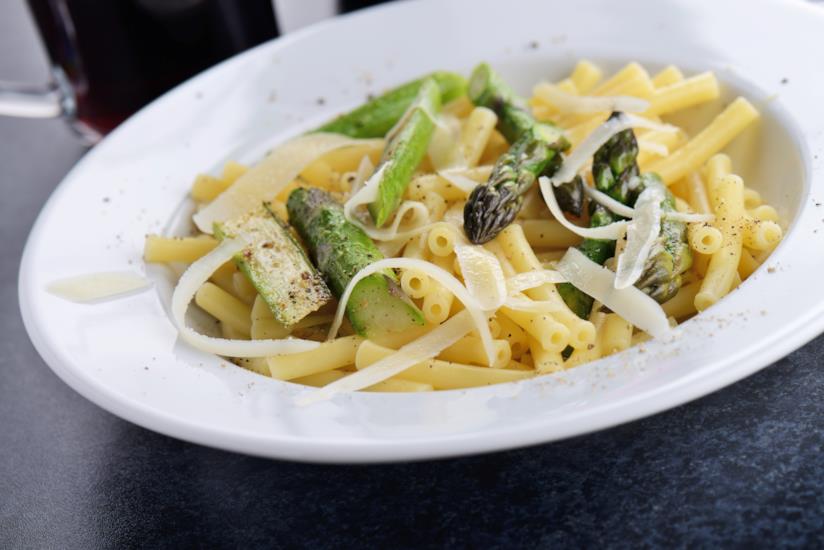 Pasta asparagi, sedano e parmigiano Pasta asparagi e sedano