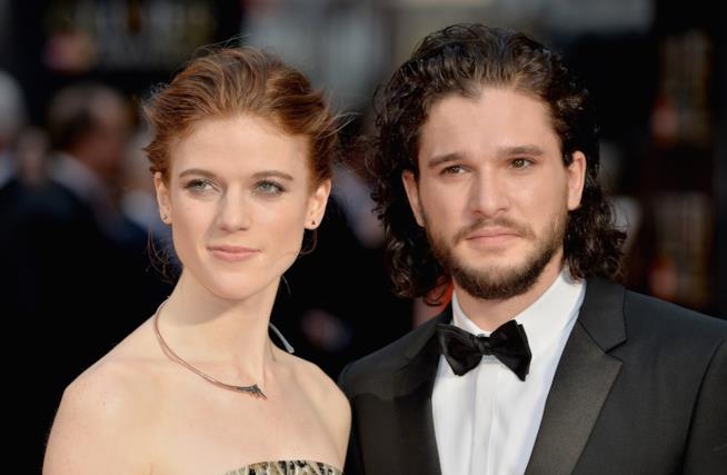 Rose e Kit si sposano! Rose Leslie e Kit Harington insieme in abiti eleganti