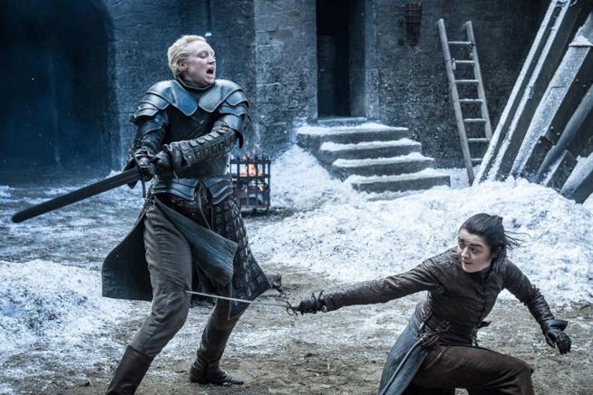 Lo scontro tra Arya e Brienne dietro le quinte di GoT Arya e Brienne combattono a Grande Inverno