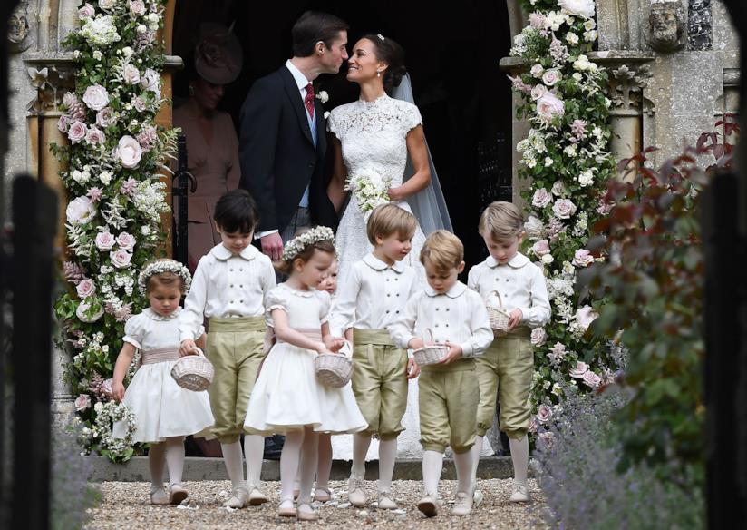 Pippa Middleton in versione premaman per le vie di Londra Pippa Middleton e il marito James Matthews