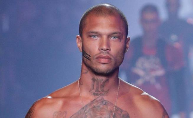 Ecco il modello-detenuto che ha fatto impazzire la MFW 2017 Jeremy Meeks, detenuto e modello
