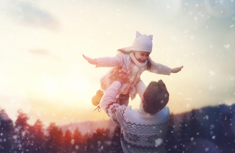 Gennaio: che cosa fare coi bambini Papà e bimba giocano