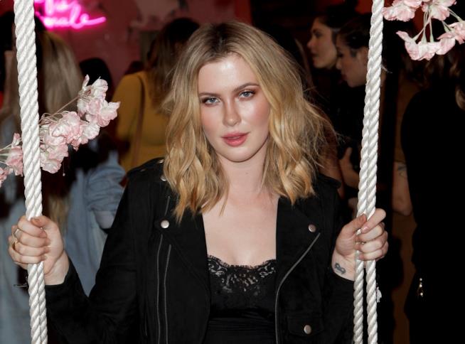 Ireland Baldwin mostra sui social il suo nuovo tatuaggio Ireland Baldwin