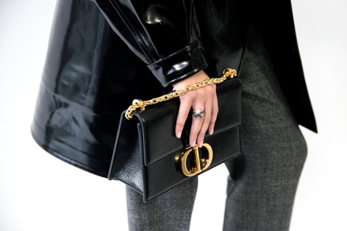 30 Montaigne La borsa 30 Montaigne durante la sfilata Dior