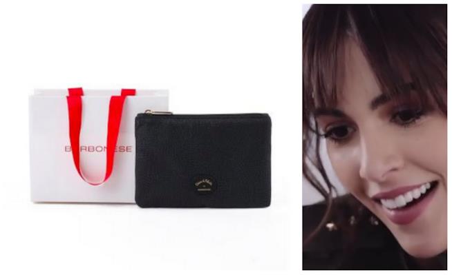 Pochette Borbonese a Natale per solidarietà La nuova pochette Borbonese e Rocío Muñoz Morales