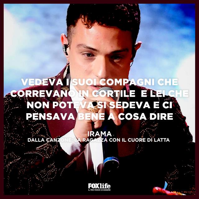 Vedeva i suoi compagni che correvano in cortile E lei che non poteva si sedeva e ci pensava bene a cosa dire Vedeva i suoi compagni che correvano in cortile E lei che non poteva si sedeva e ci pensava bene a cosa dire