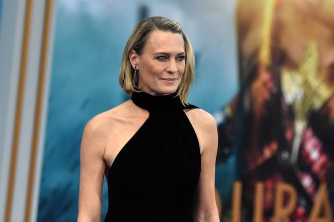 Robin Wright esibisce un fisico pazzesco in bikini con Clement Giraudet Robin Wright
