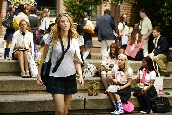 Le scale della scuola di Gossip Girl Constance Billard School di Gossip Girl con Serena che cammina sulle scale