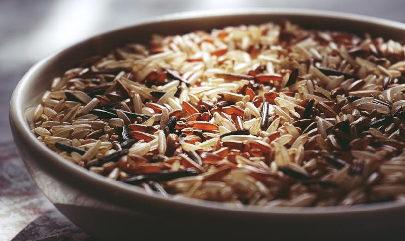 La dieta del riso fa perdere peso in poco tempo Ciotola con diverse varietà di riso
