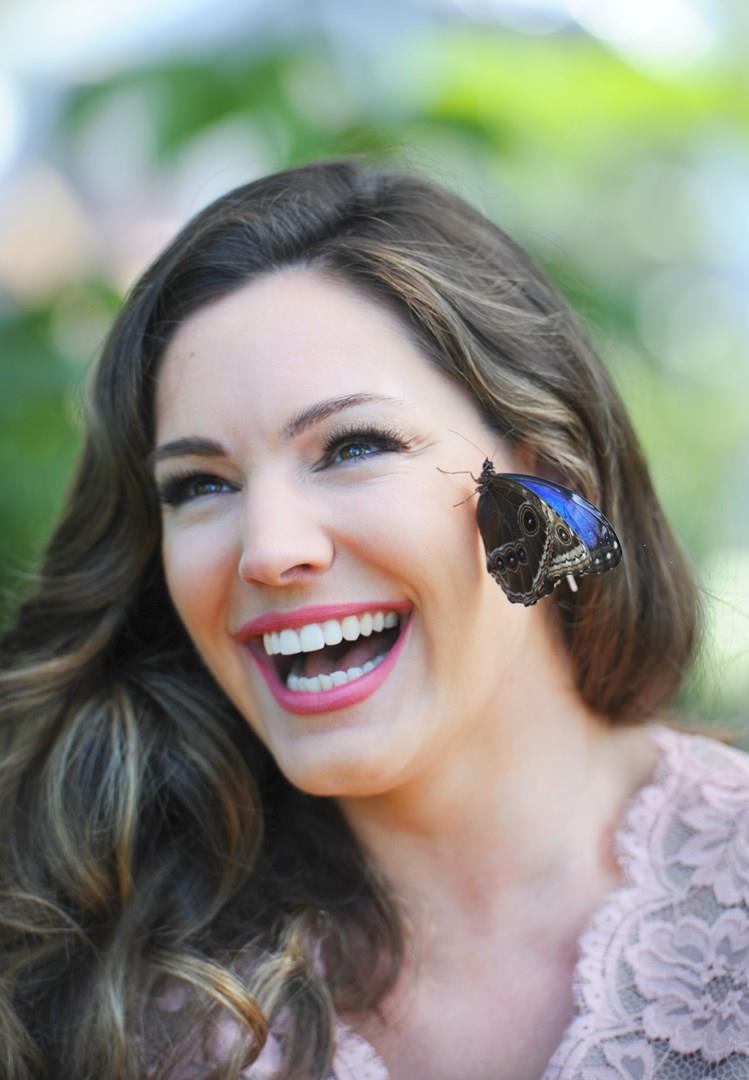 Kelly Brook Kelly Brook con una farfalla