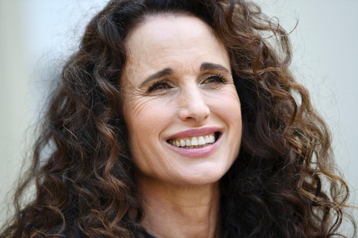 Andie MacDowell in primo piano