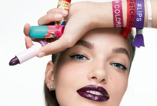 #Lipstories Sephora Collection Una modella nella locandina per i rossetti #Lipstories Sephora Collection
