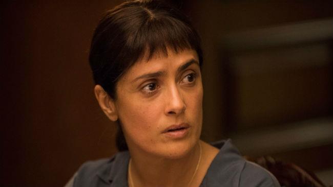 Salma Hayek, in promozione con il suo nuovo film, ha parlato di Donald Trump Salma Hayek in una scena del suo ultimo film Beatriz at Dinner