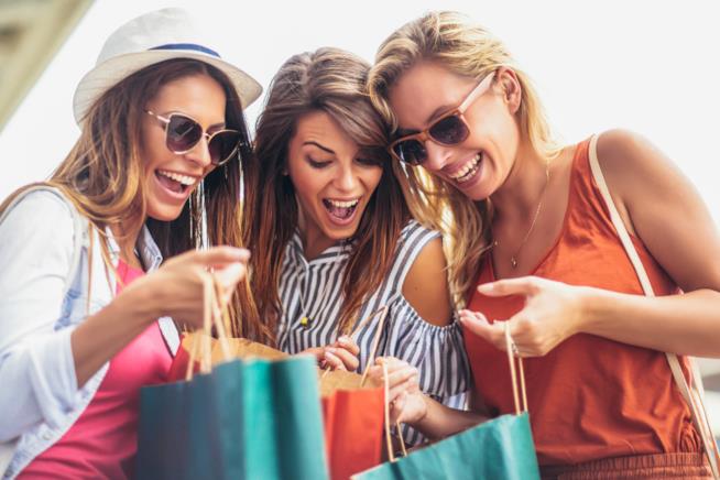 Shopping con le amiche Shopping con le amiche